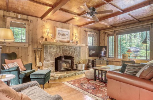 Mount Hood Village House | Wallace Cottage - Meredith Lodging