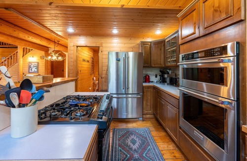 Wallowa County House | Wallowa River Log Cabin - Mountain Views & Hot Tub