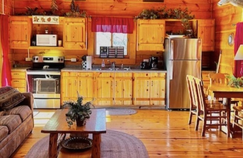 Waterville Cabin | Walnut Ridge Cabin 2 Bedrooms and Hot Tub Jacuzzi