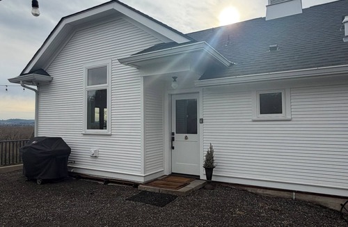 Camas Cottage | Walnut Springs Carriage House in Camas city limits, Two Bedrooms-Two Bathrooms