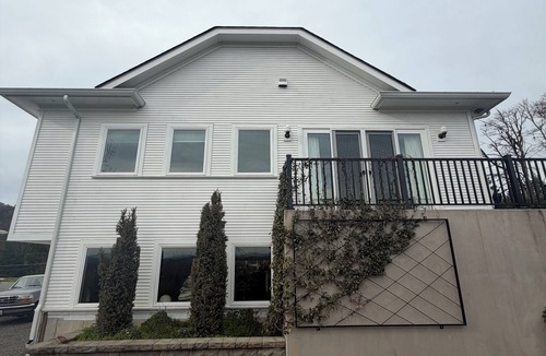 Camas Cottage | Walnut Springs Carriage House in Camas city limits, Two Bedrooms-Two Bathrooms