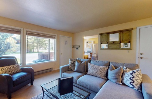 Warm Springs House | Wanderer Way Home - Cozy Alpine Gem, Minutes From Downtown & Pet Friendly