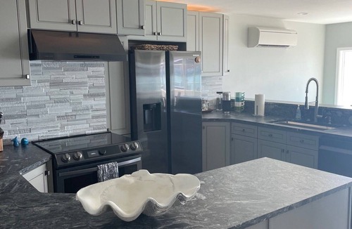 Tacoma House | Wanderlust Beach retreat is a home set directly on the beach in Browns Point.