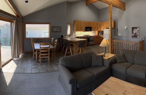 Wapato Point House | Wapato Point—Lake Chelan/Rate discount August 14-21