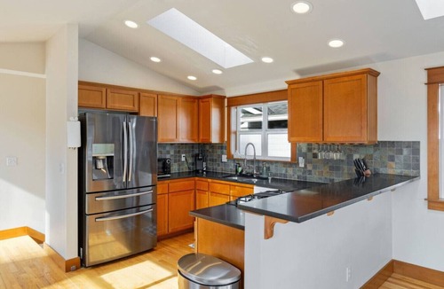 North Admiral House | Warm & Tranquil Haven: Gym, Office, Patio