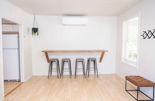 Murphy House | Warren House · 1800s Cottage · Hot Tub · Game Room · 3BR · Downtown Rogue River