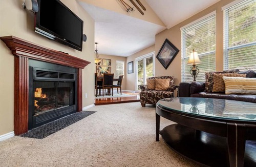 Cottonwood Heights Villa | Wasatch Retreat - Pool Table, Ping Pong, & Arcade!