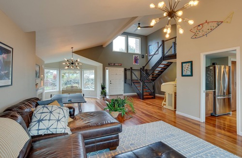 University Place House | Washington Vacation Rental w/Hot Tub Near Tacoma