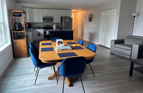 Tracyton House | Water & Mountain Views Private Retreat Near Town Family & Pet Friendly