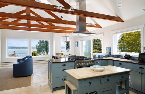 Langley House | Water/Mt Views, Hot Tub, Firepit, 5 Min Walk to Beach, 5 Min Drive to Langley