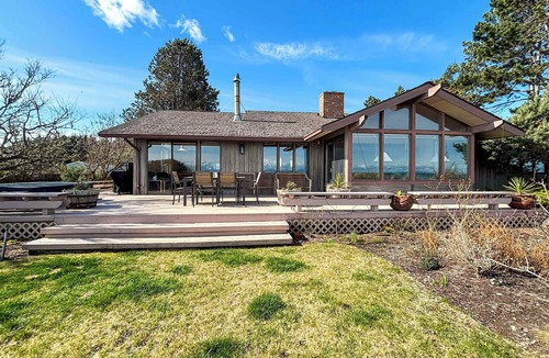 Sequim House | Water View, Pet Friendly, Hot tub Near Dntwn Sequim