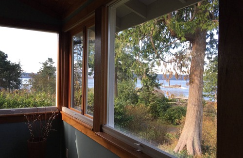 Langley House | Water View-Tranquil 3-bedroom house in Langley with private neighborhood beach
