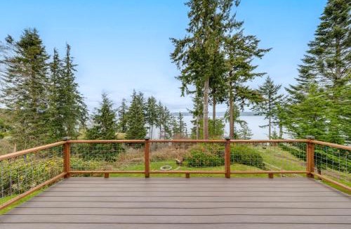 Greenbank House | Water Views: Whidbey Island Hideaway w/Deck