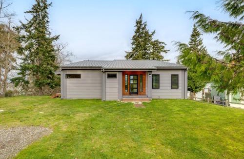Greenbank House | Water Views: Whidbey Island Hideaway w/Deck