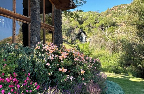Filer House | Waterfall House, canyon views and private waterfall