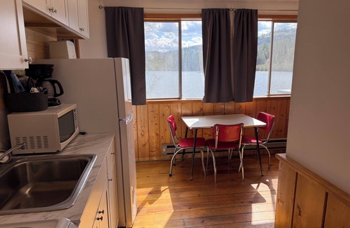 Republic Cabin | Waterfront 1 Bedroom Cabin at Tiffanys Resort on Curlew Lake - Sleeps 3