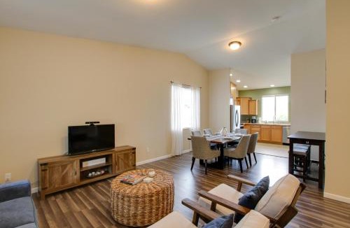 Victor House | Waterfront Allyn Home with Fire Pit + 2 Kayaks!