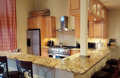 Comeback Bay House | Waterfront AND only 30 min to Schweitzer! Hot Tub, Movie Theater Room!