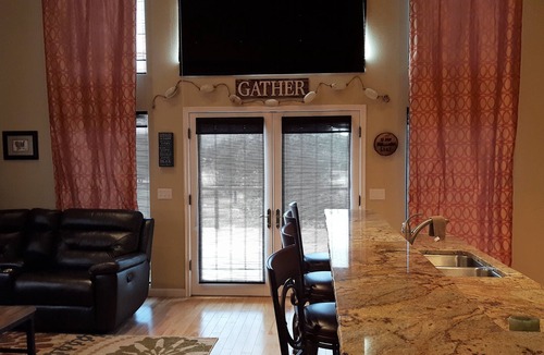 Comeback Bay House | Waterfront AND only 30 min to Schweitzer! Hot Tub, Movie Theater Room!