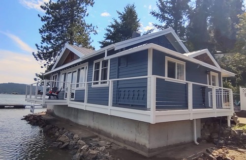 Newman Lake House | Waterfront beach cottage! Sandy beach, fish from deck, 3 kayaks, 2 standup PB