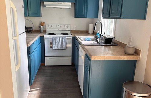 Olympia Cabin | Waterfront Beach House Retreat w/Private Stairs + Deck - Quiet & Peaceful