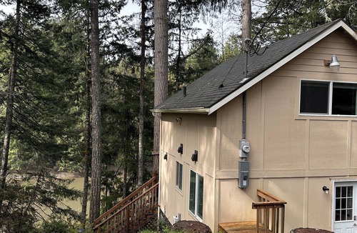 Olympia Cabin | Waterfront Beach House Retreat w/Private Stairs + Deck - Quiet & Peaceful