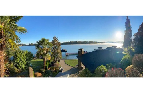 Bonney Lake Cabin | !Waterfront Cabana With Fireplace And Hot Tub!