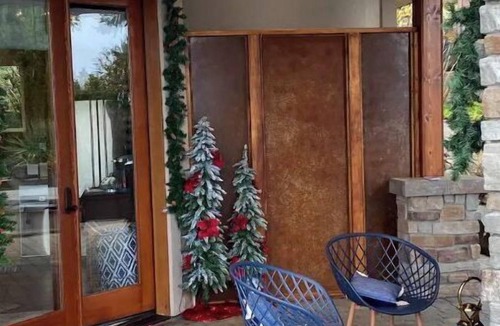 Bonney Lake Cabin | !Waterfront Cabana With Fireplace And Hot Tub!