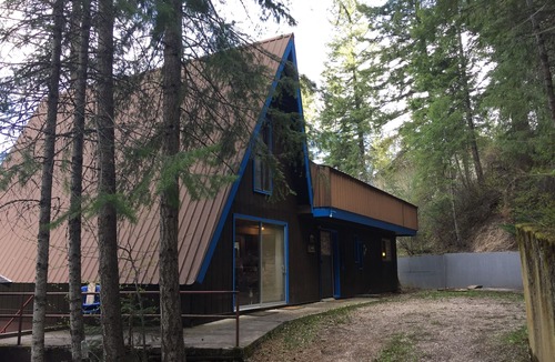 Loon Lake Cabin | Waterfront Cabin on Cedar Bay at Deer Lake.
