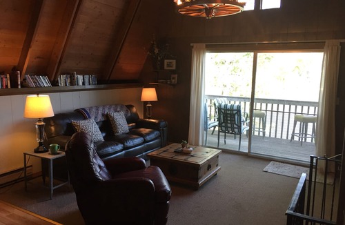 Loon Lake Cabin | Waterfront Cabin on Cedar Bay at Deer Lake.