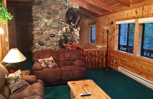 Island Park Cabin | Waterfront Cabin With Beautiful View Of Mt. Sawtelle & close to Yellowstone Park