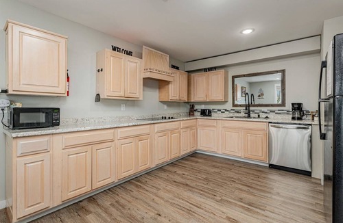 Au Gres Cabin | Waterfront Cabin with BBQ, Picnic Space and Amazing Sunsets in Michigan