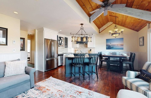 Historic Bayfront Condo | Waterfront condo with bay views & shared gym - dog-friendly