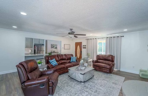 Muscle Shoals House | Waterfront Cottage Near RTJ Paddleboard + Views + Sunroom + Boathouse+ Porches