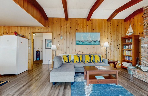 Birch Bay Cottage | Waterfront cottage with bay views, patio, grill & direct beach access