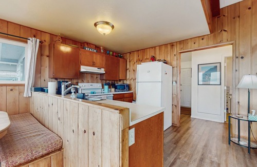 Birch Bay Cottage | Waterfront cottage with bay views, patio, grill & direct beach access