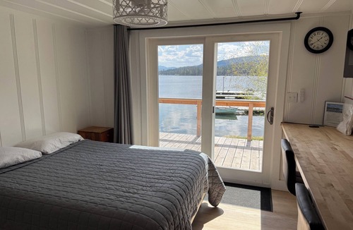 Republic Cabin | Waterfront Curlew Lake Studio Cabin w/Private Deck -Sleeps 2 at Tiffanys Resort