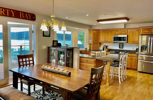 Keyport Apartment | Waterfront escape with amazing views