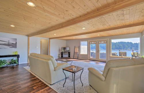 Gig Harbor House | Waterfront Gig Harbor Home with Furnished Deck