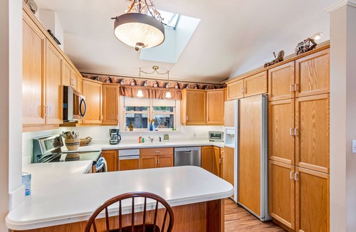 Sagle House | Waterfront hideaway with views, private dock on Pend Oreille River, kayaks & W/D