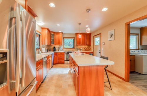 Gig Harbor House | Waterfront home & on-site guest house w/full kitchens, a large deck, & firepits