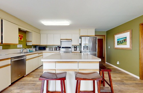 Greenbank House | Waterfront home on Saratoga Passage with amazing view, deck & beach access