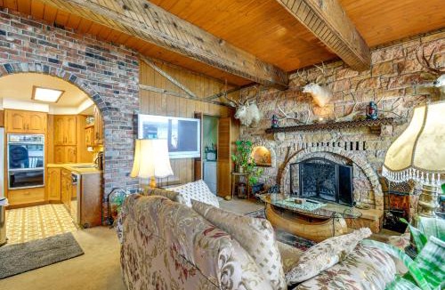 Brinnon House | Waterfront Hood Canal Home w/Pool Table!