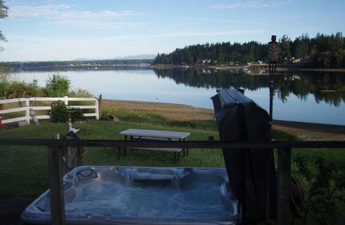 Vaughn Cottage | WATERFRONT ~ HOT TUB ~ ENCHANTING MT.VIEW