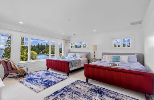 Bellevue House | Waterfront Luxury House on a Huge Lot /Medina