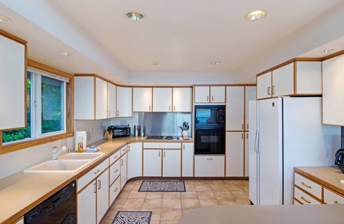 Roche Harbor House | Waterfront! Near Roche Harbor! Hot Tub! (SSH)