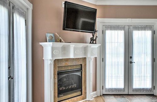 New Orleans East Area Villa | Waterfront NOLA Villa: 23 Mi to French Quarter!