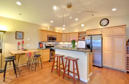 Newport House | Waterfront Oregon Abode w/Balcony & Ocean Views!