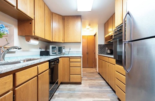 Bremerton Apartment | Waterfront PNW 2BD Cottage - Rare Sandy Beach, Home Office & Mt Rainier Views