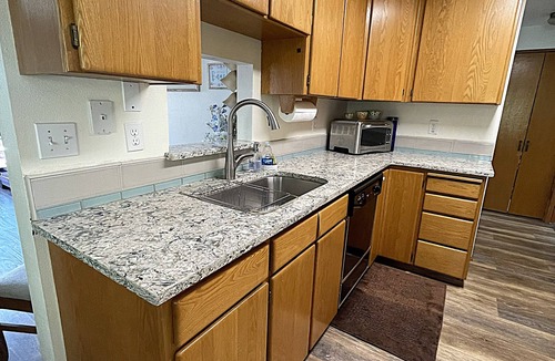 Bremerton Apartment | Waterfront PNW 2BD Cottage - Rare Sandy Beach, Home Office & Mt Rainier Views